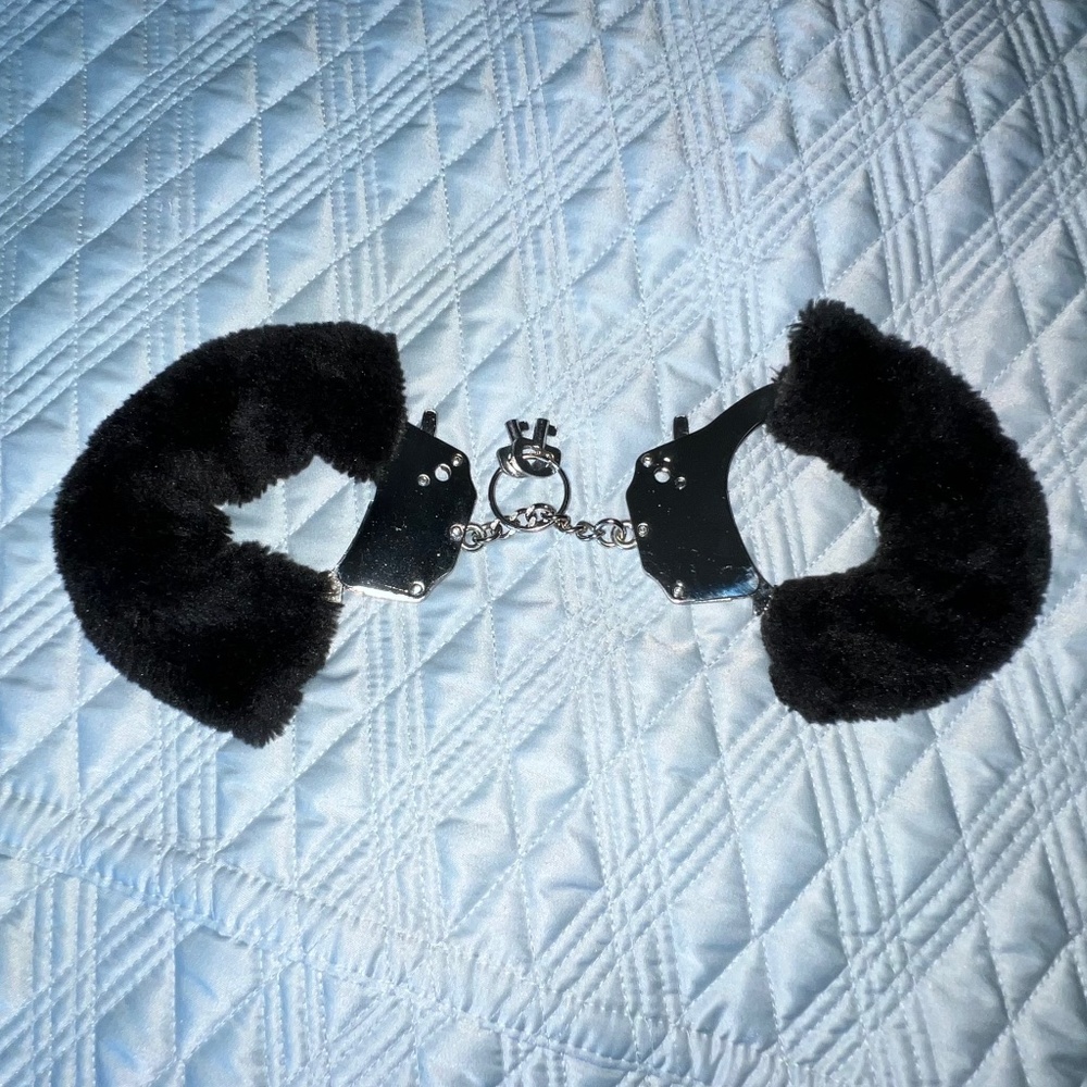 Plush Fluffy Handcuffs Toy Police Costume Prop Party Adjustable Bracelet